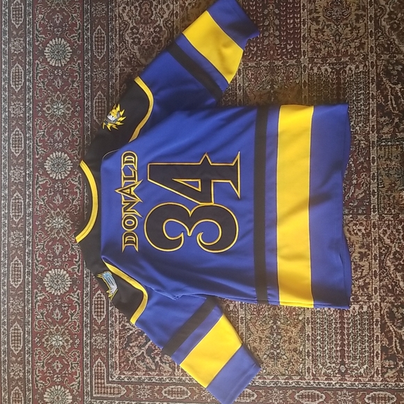 Sold Disney Donald Duck "34" Hockey Jersey - Picture 8 of 9